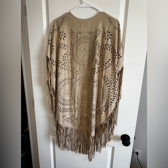 898. NWT Boho western cowgirl Tan Fringe Open Front and sides cape kimonos - Picture 8 of 8